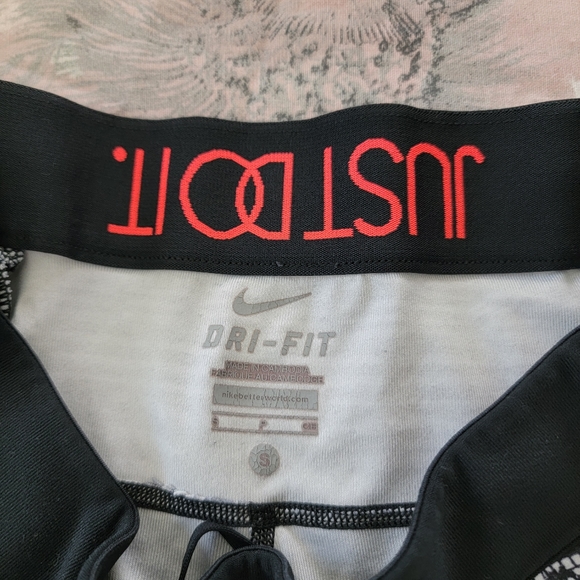 Nike Just Do It Crop Active Leggings Black and White Size Small - Picture 7 of 12